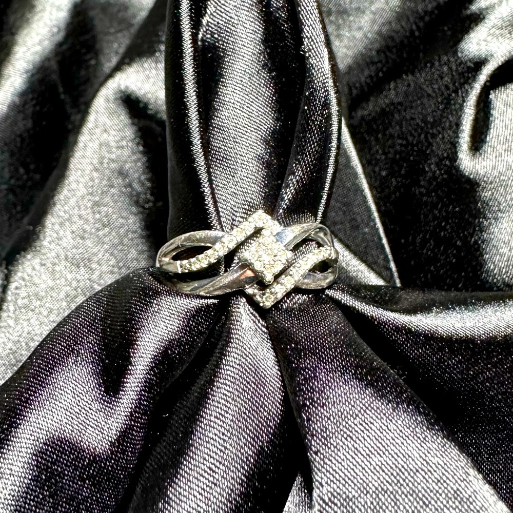 *SOLD!* ✨ Diamond & Sterling Silver Filigree Ring